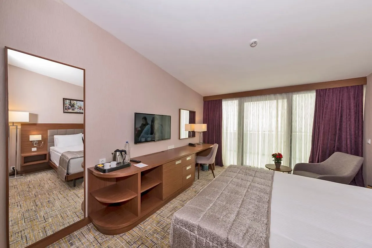 Land Park Hotel Istanbul 4*,